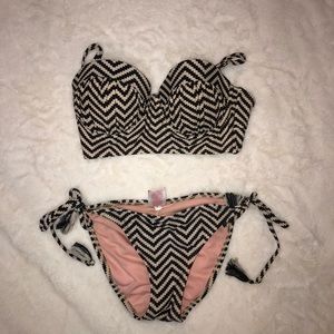 Black and cream sig sag pattern bikini